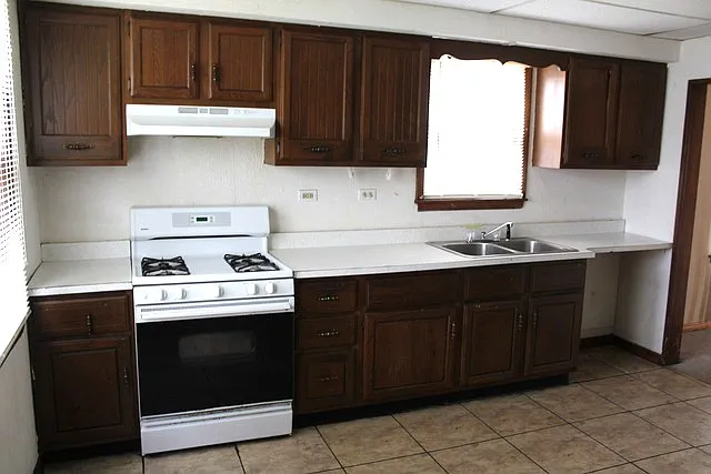 561 Gordon Ave — Photo 5