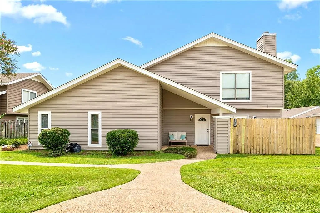 2 bed, 2.5 bath, 1222 sqft, $1,395 — Photo 1