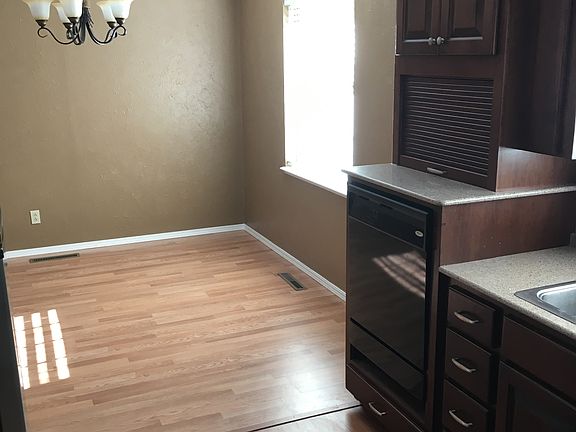 Kitchen and breakfast 