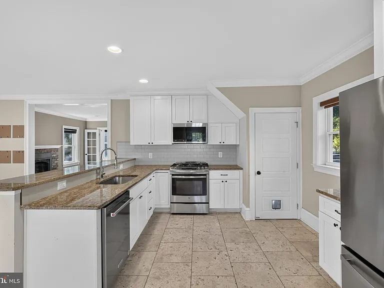 21 E Redman Ave — Photo 27