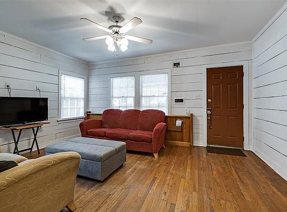 2nd image of 3821 El Campo Ave