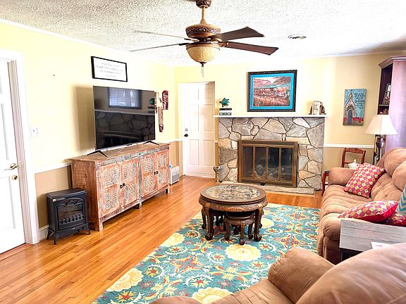 5th image of 323 Workman Ave