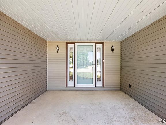 3rd image of 916 Crosswinds Dr
