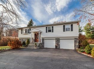 2729 Quinlan St, Yorktown Heights, NY 10598