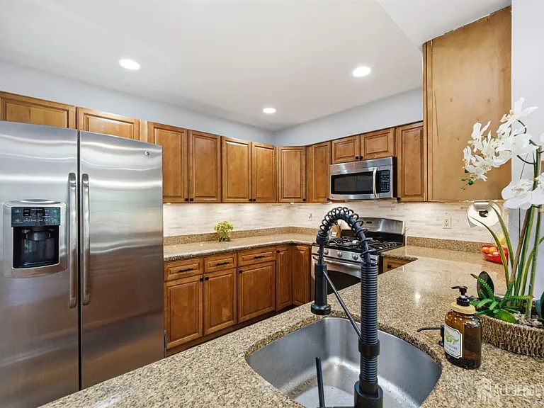 3 Dorchester Dr — Photo 23
