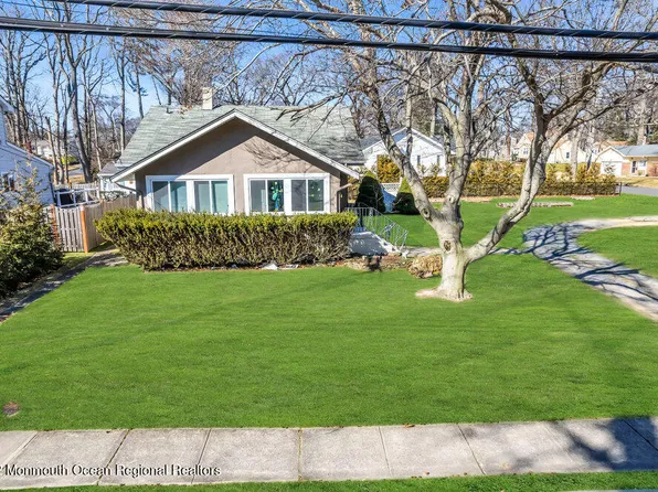 455 Roosevelt Avenue, Oakhurst, NJ 07755