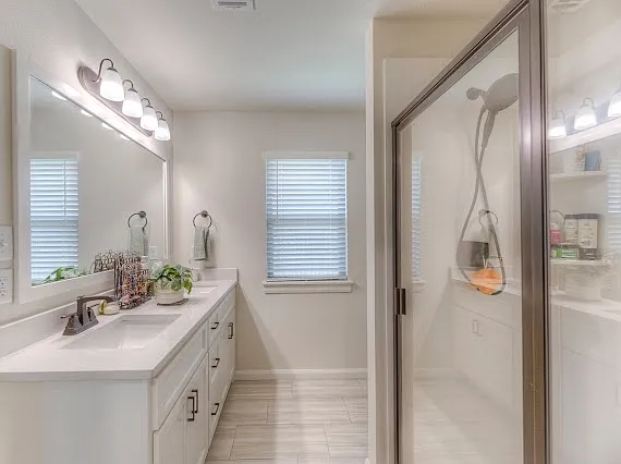 2705 W Madison St — Photo 13