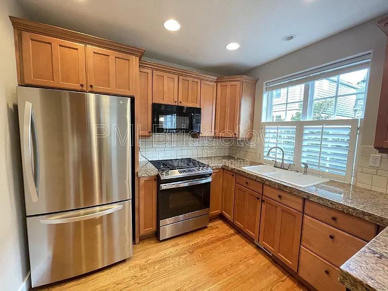 10235 NW Edgewood Dr — Photo 10
