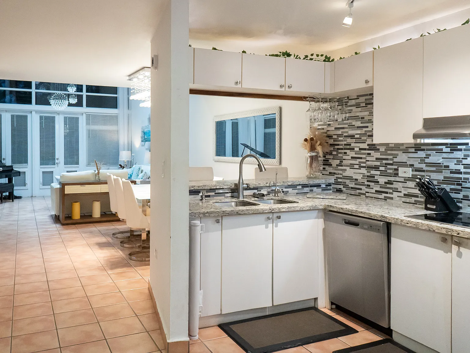 3 bed, 3.5 bath, 2500 sqft, $4,500 — Photo 4