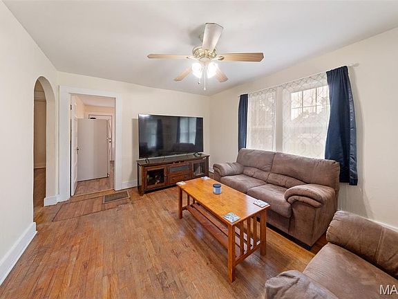 4th image of 207 S Olive St