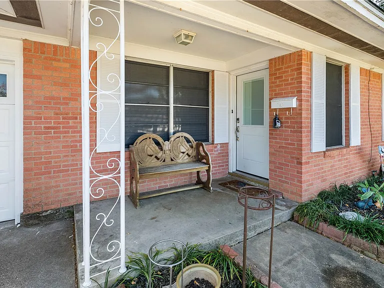209 Helena St — Photo 6