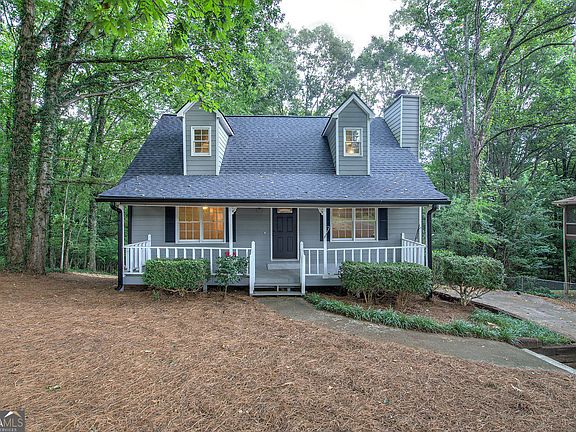 3rd image of 530 Cove Rd