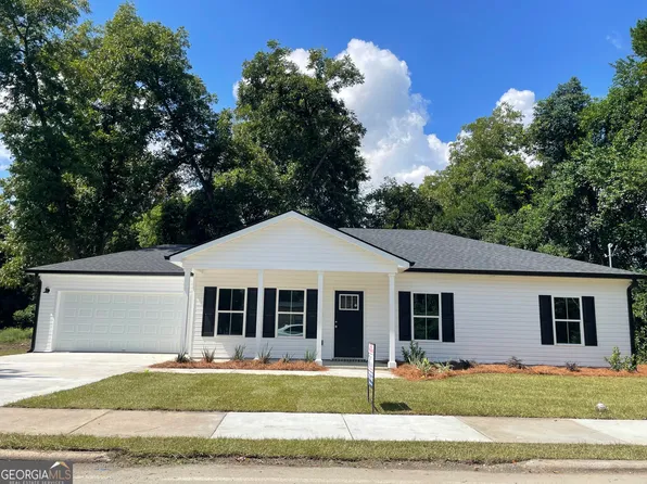 114 S Tillman St, Glennville, GA 30427