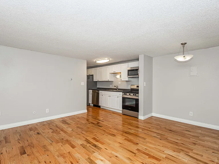 8 S Clarkson Street — Photo 15