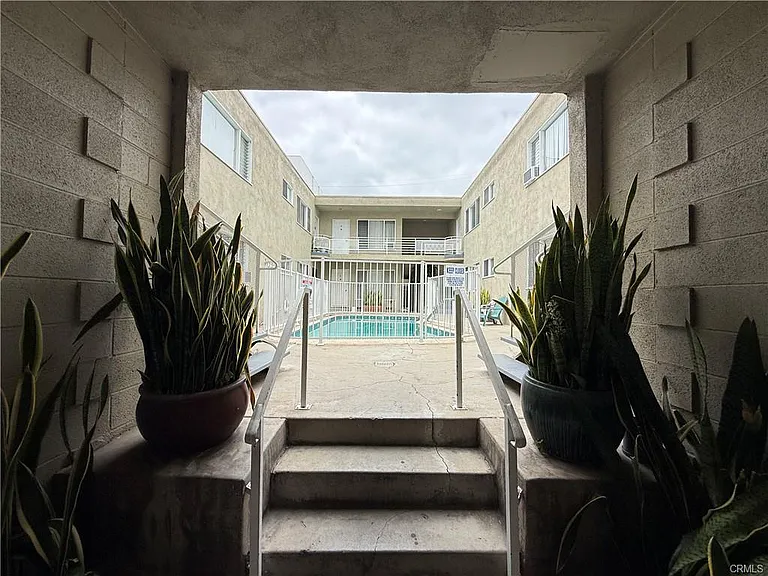 423 S Le Doux Rd #10 — Photo 15