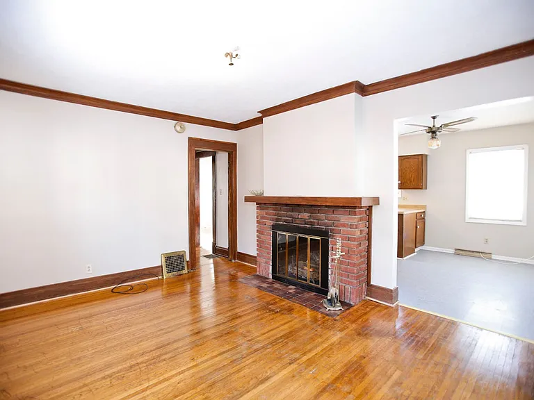 127 W Main St — Photo 7