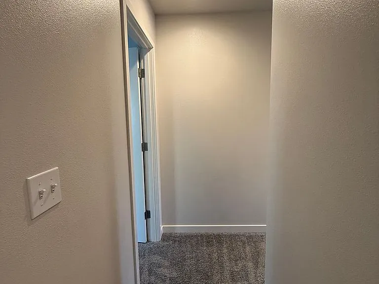 47 Samantha Ct — Photo 15