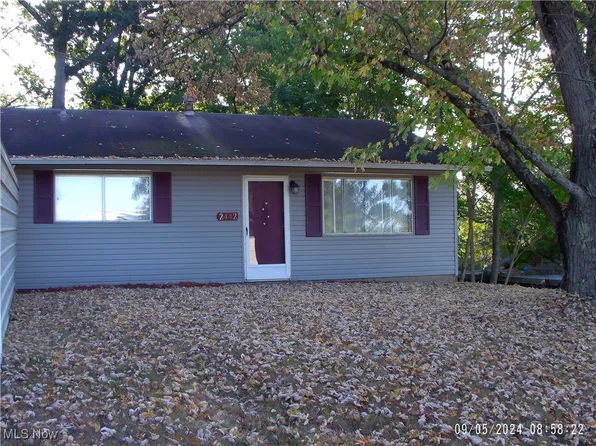 2442 Moorewood Dr, Zanesville, OH 43701