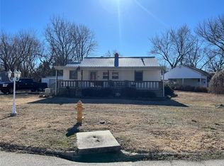 489 Fieldcrest Dr, Pittsburg, KS 66762