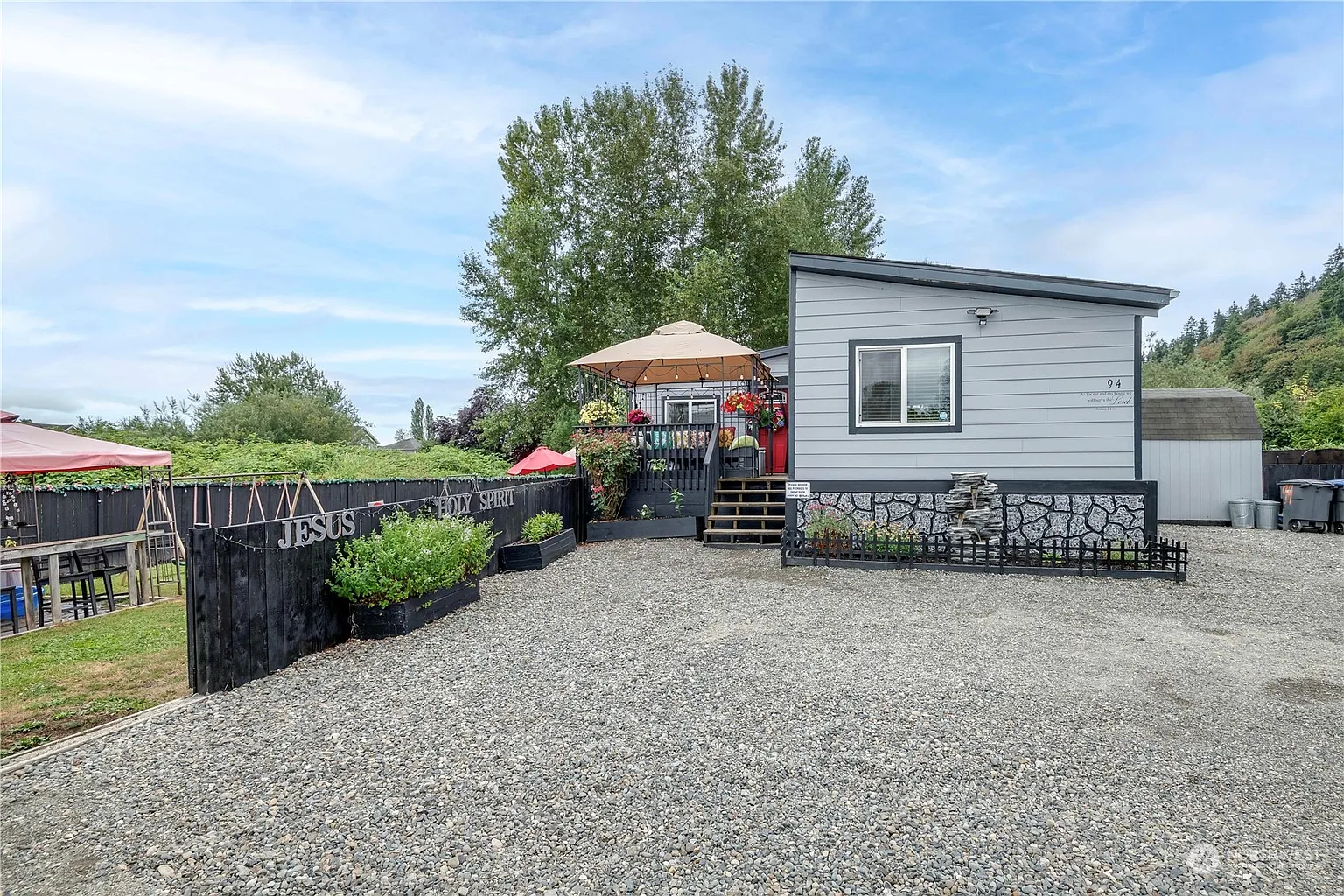 94 6th Avenue N photo 1