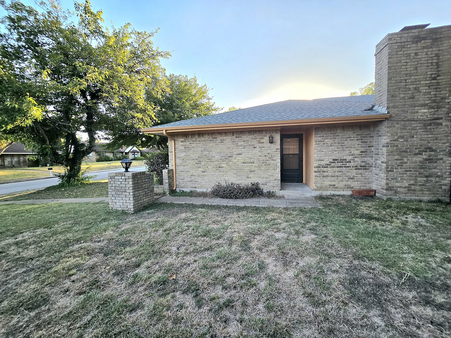 3 bed, 1250 sqft, $2,400 — Photo 4