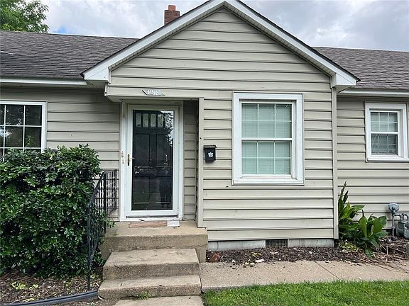 2nd image of 1904 E Parkview Dr