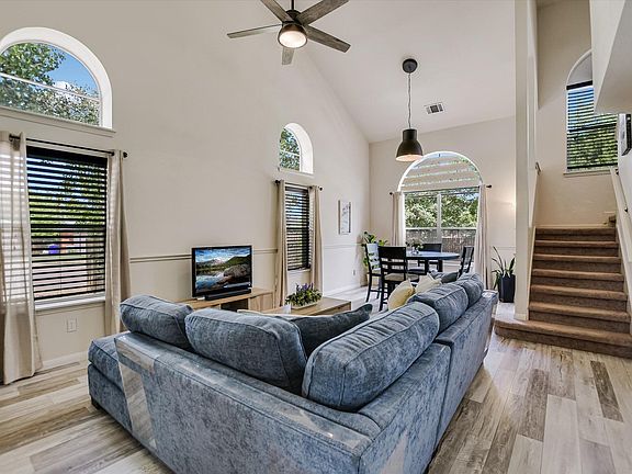 3rd image of 1318 Rosie Ln