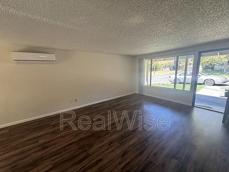 1229 NW Highland Ave #B — Photo 11