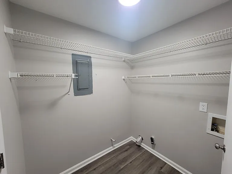 611 Langley Ct — Photo 11