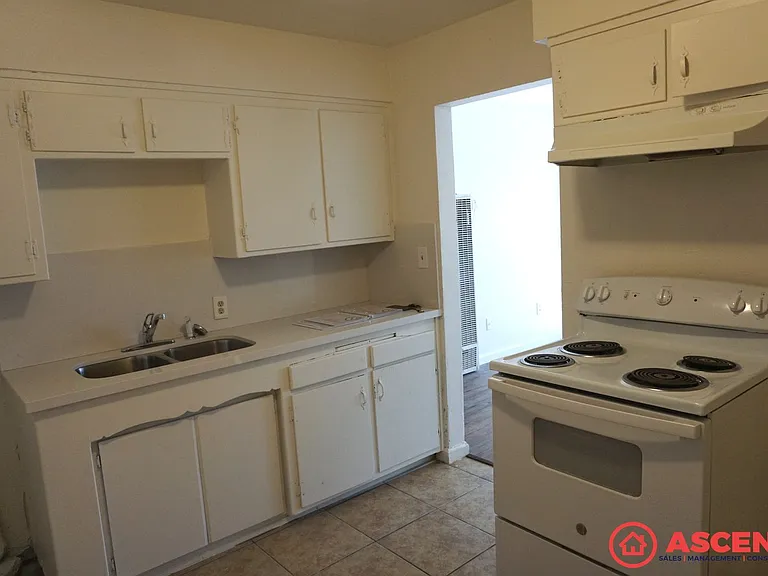 914 Quincy Street — Photo 5