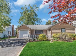 22 Leuce Place, Glen Cove, NY 11542
