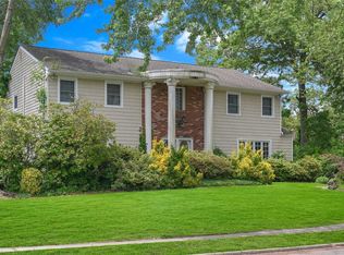 92 Empress Pines Dr, Nesconset, NY 11767