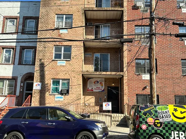 869 E 217th St, Bronx, NY