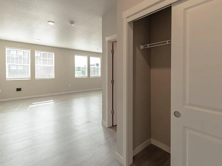 Abbey Creek Apartments — Photo 16