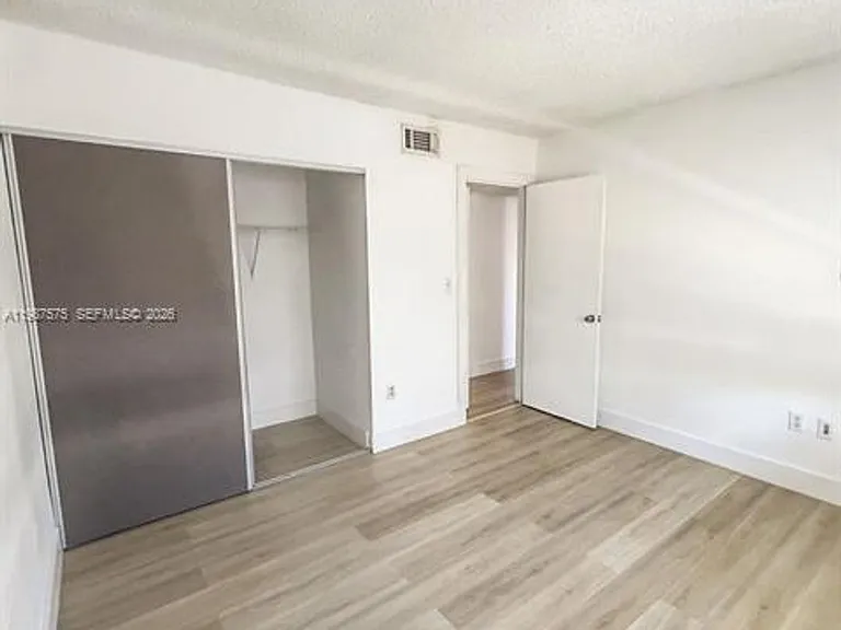 10550 NW 7th Ter #B7 — Photo 27