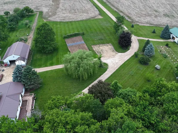 S7304 Sandusky Rd, Hillpoint, WI 53937