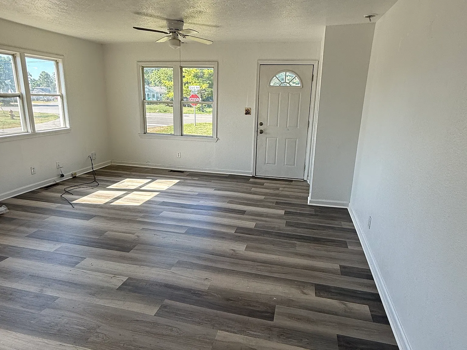 2820 Grand Ave, — Photo 3