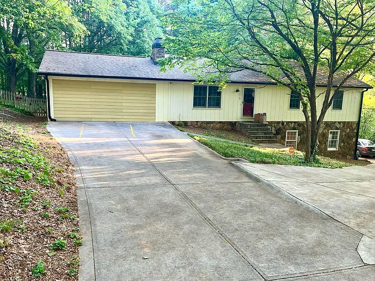 Westchester Dr SW — Photo 4