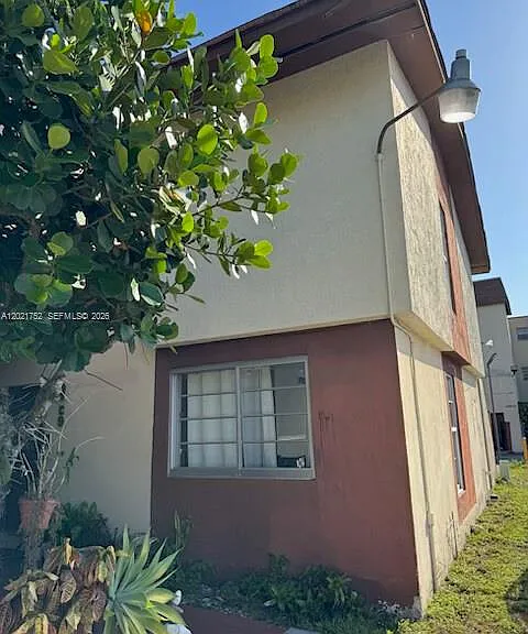 11 SW 109th Ave #C9 — Photo 1