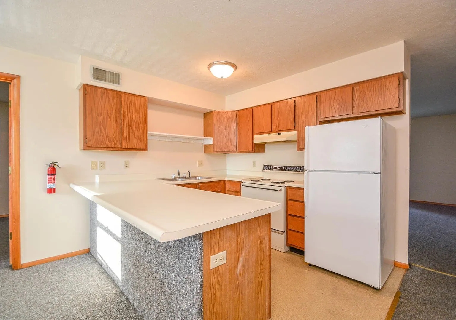 523 Henderson Crossing - Half Off Admin Fees & $350 Gift Card! — Photo 4