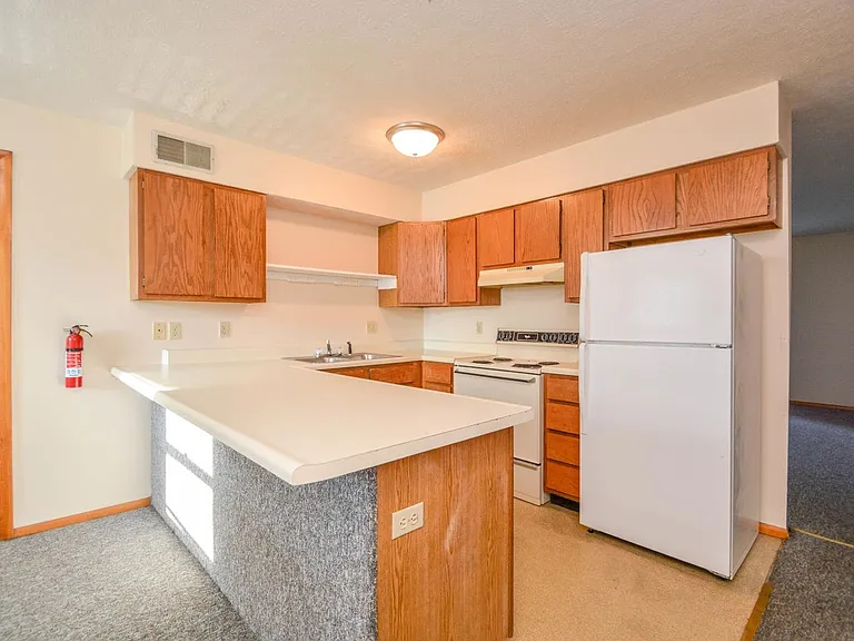 523 E Smith Ave — Photo 4