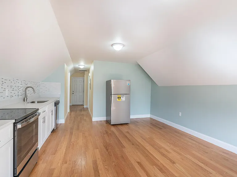 8 Martin St #3 — Photo 2