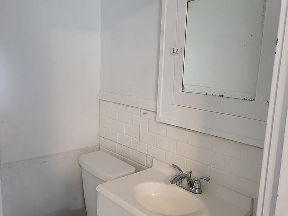 3rd image of 4224 Lois St #2F