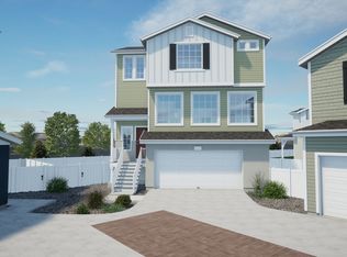 3450 Streamwood Dr, Johnstown, CO 80534