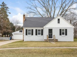 15611 Pine St, Grand Haven, MI