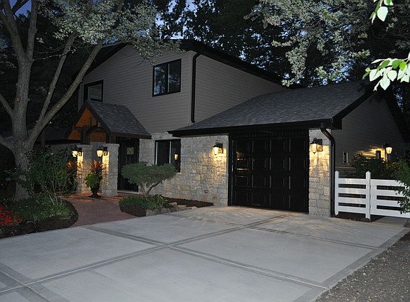 2nd image of 15137 Huntington Ct
