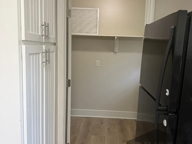 1607 Harding Ave — Photo 3