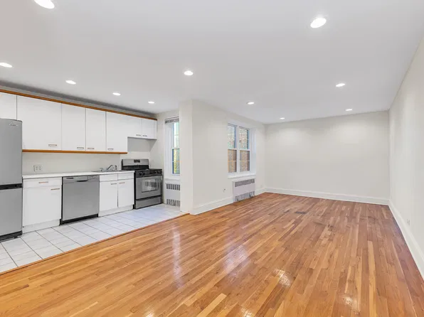 140-35 Burden Crescent image 1 of 6
