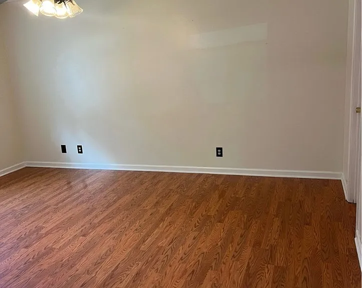 121 Canterbury St — Photo 9