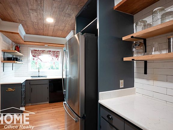 5th image of 611 Irwin Ave